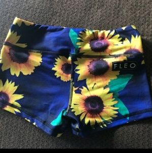 ISO Fleo shorts size lg or xl